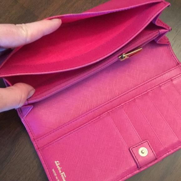 Ferragamo Salvatore Fushia/Hot Pink Long Wallet - Picture 6 of 13